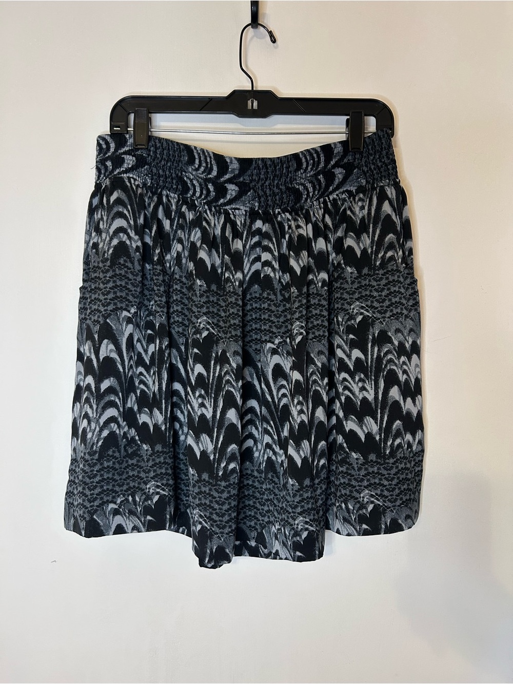 Banana Republic Black and White Printed Mini Skirt-Petite Large